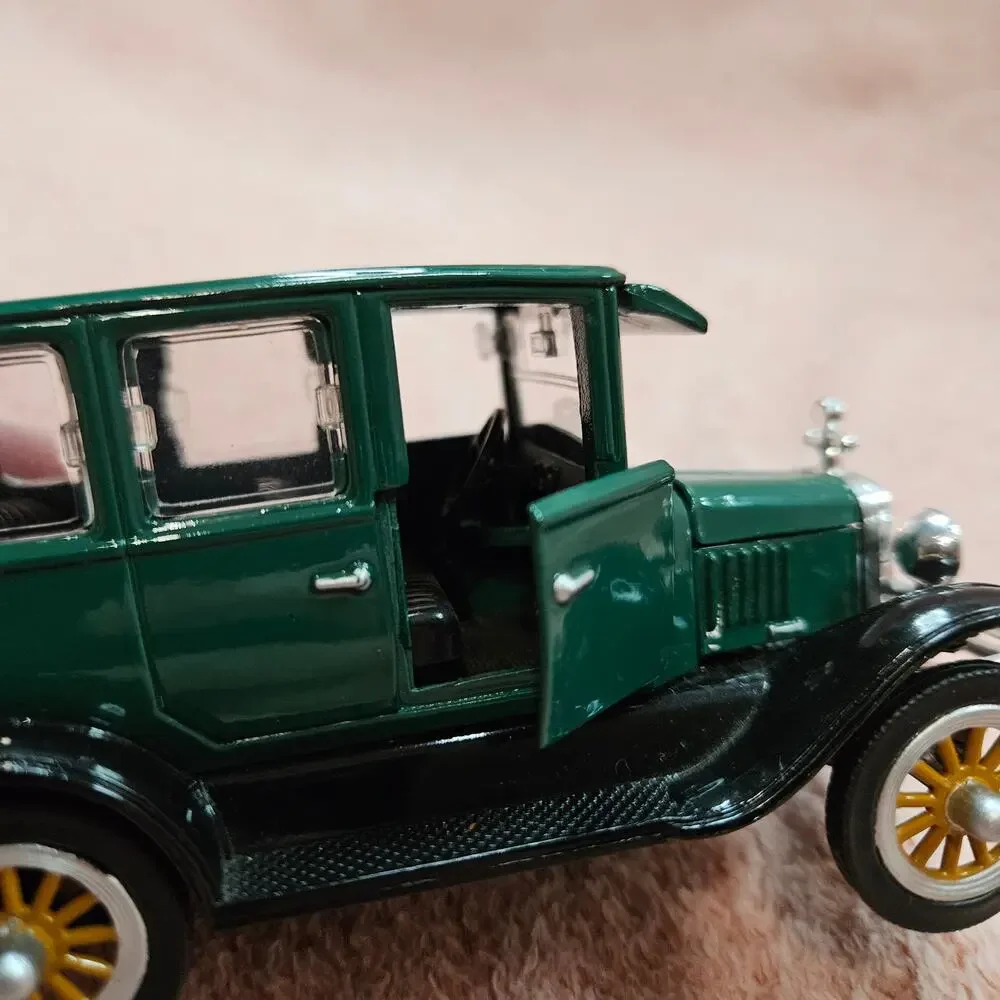 National Motor Museum Mint 1926 Ford Fordor Die-Cast Sedan